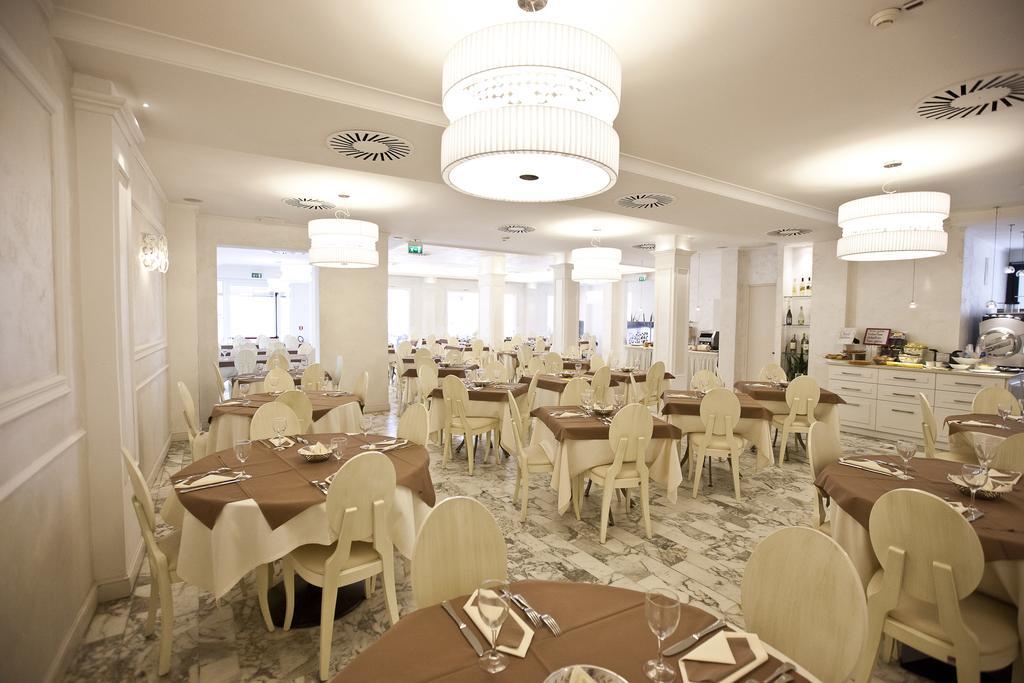 Hotel Aurora Rimini Exterior photo